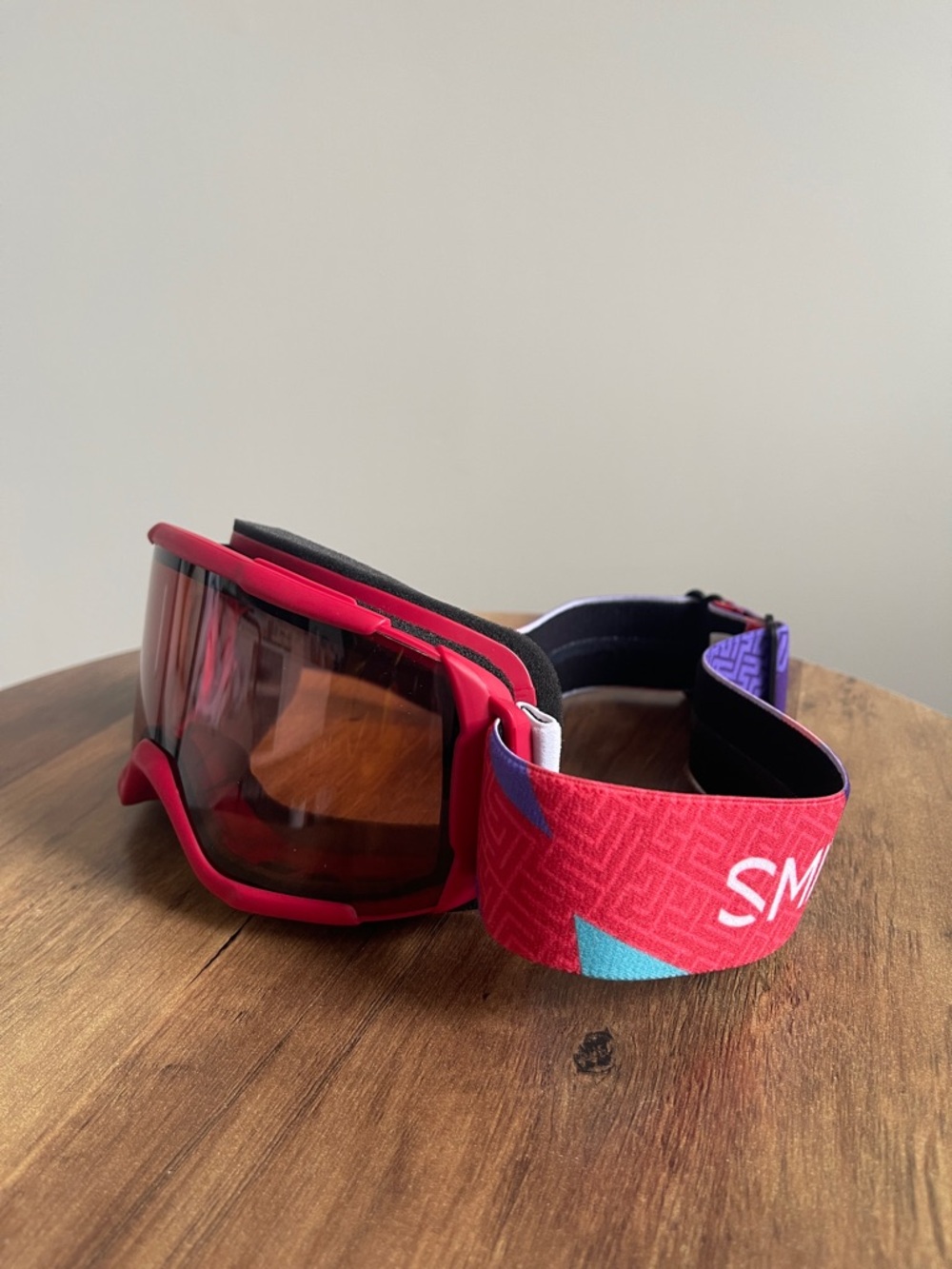 SMITH Youth Red Goggles with colour accents